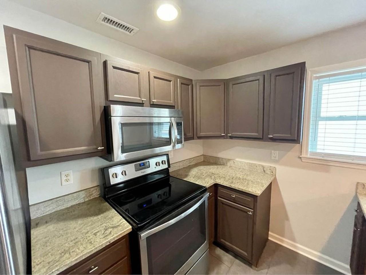 86 Romney Street - Photo 3 of 13