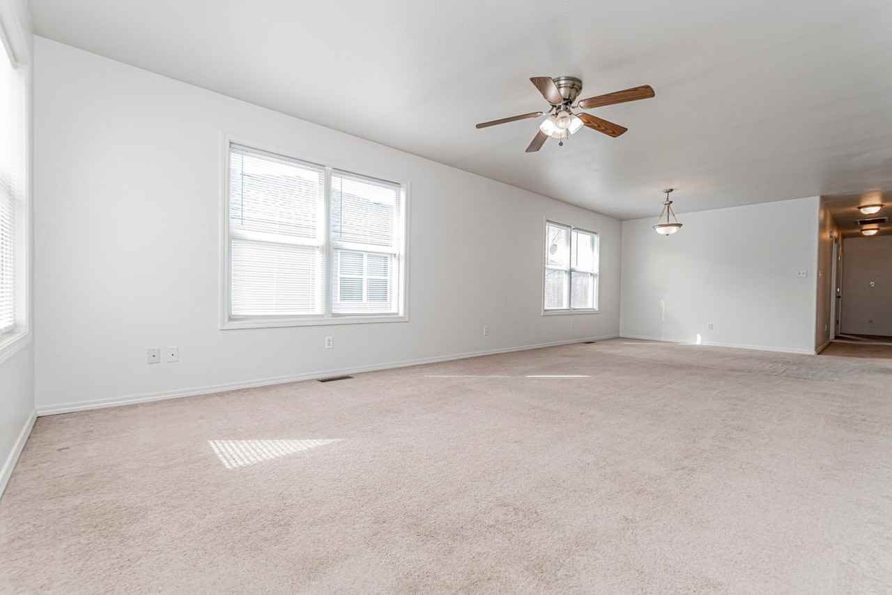 910 Whitetail Ct - Photo 2 of 27