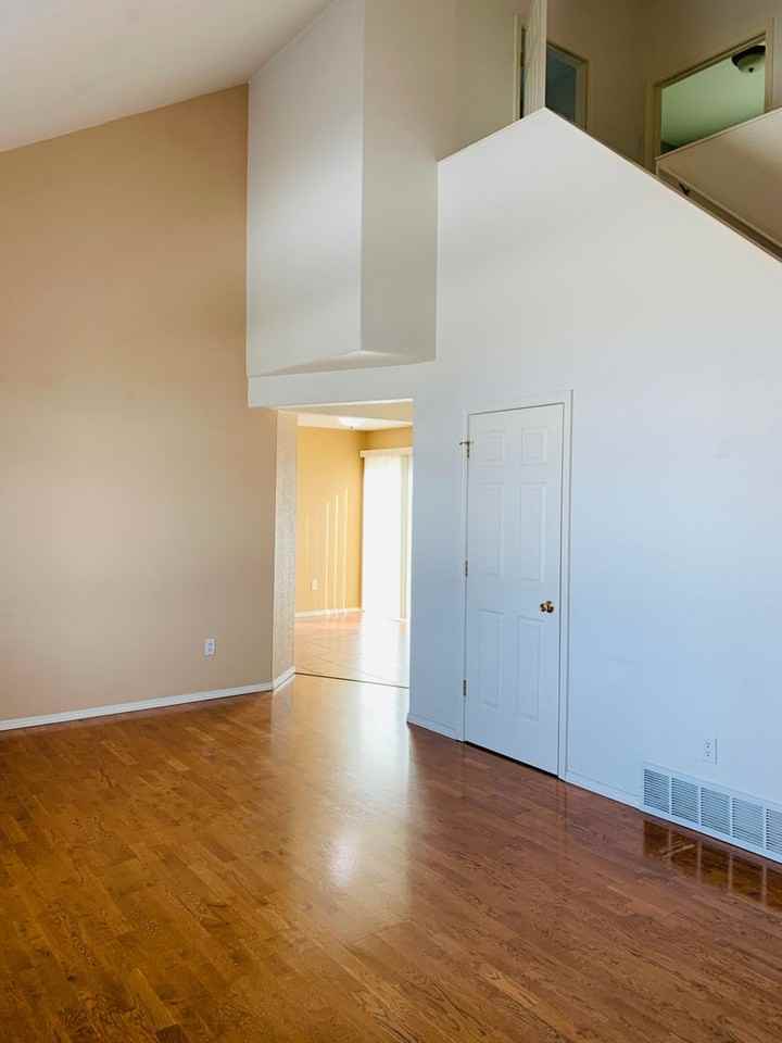 2748 Flynn Ln - Photo 4 of 18