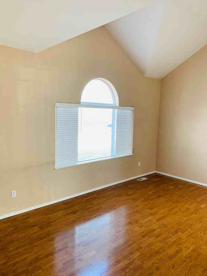 2748 Flynn Ln - Photo 5 of 18