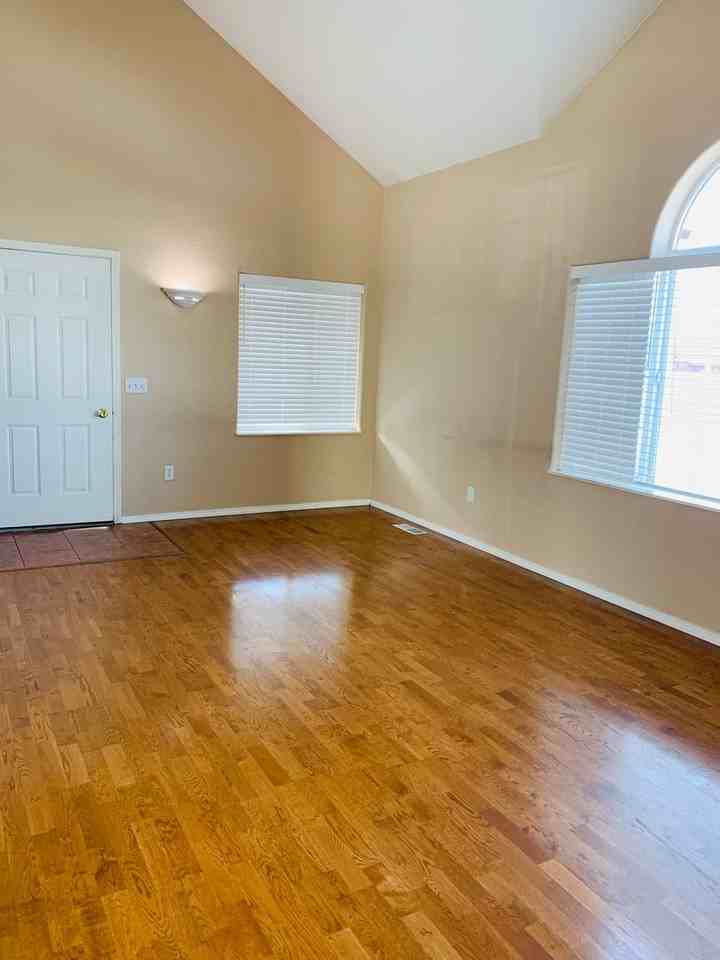 2748 Flynn Ln - Photo 6 of 18