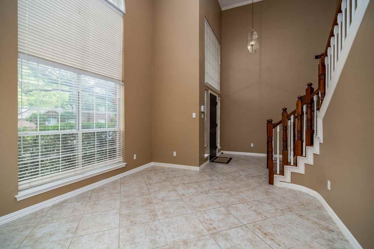 2313 Dampton Drive - Photo 5 of 34