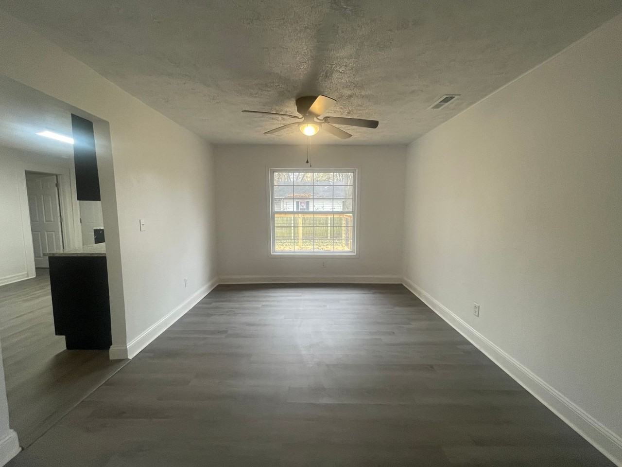 1032 E Cherokee St - Photo 4 of 16