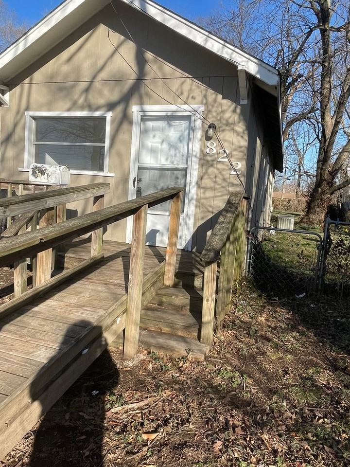 822 N Marion Ave - Photo 2 of 18
