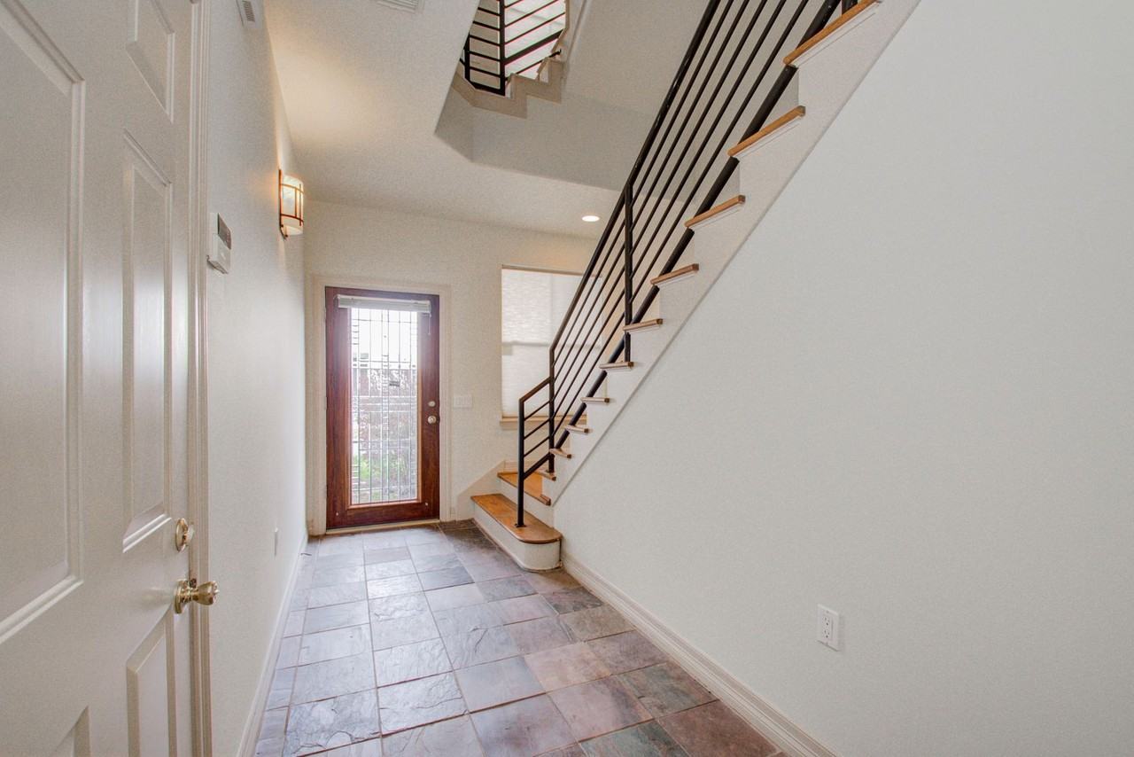 5805 Rose St - Photo 3 of 20