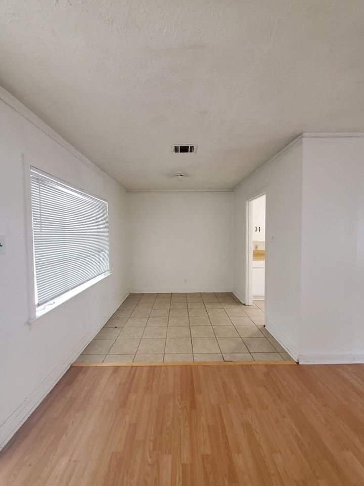 231 Lincoln Dr - Photo 2 of 8