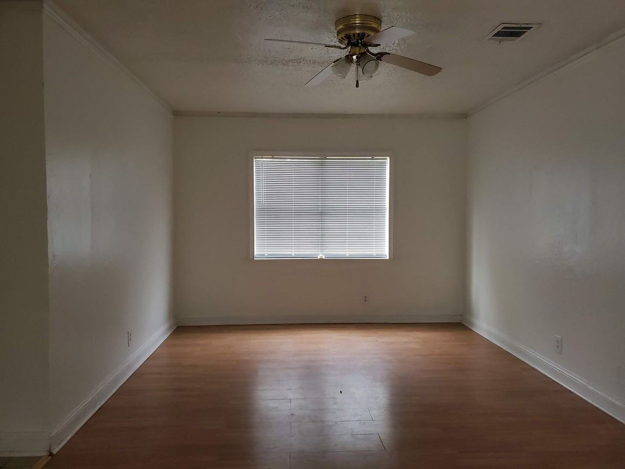 231 Lincoln Dr - Photo 3 of 8
