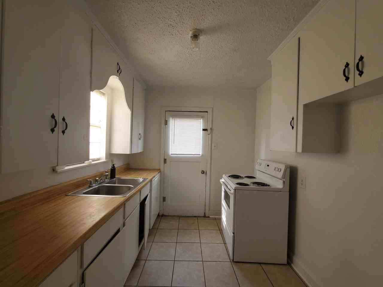231 Lincoln Dr - Photo 5 of 8