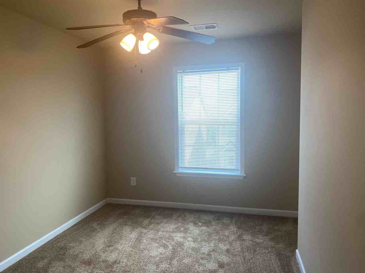 2192 River Park Ct - Photo 4 of 9