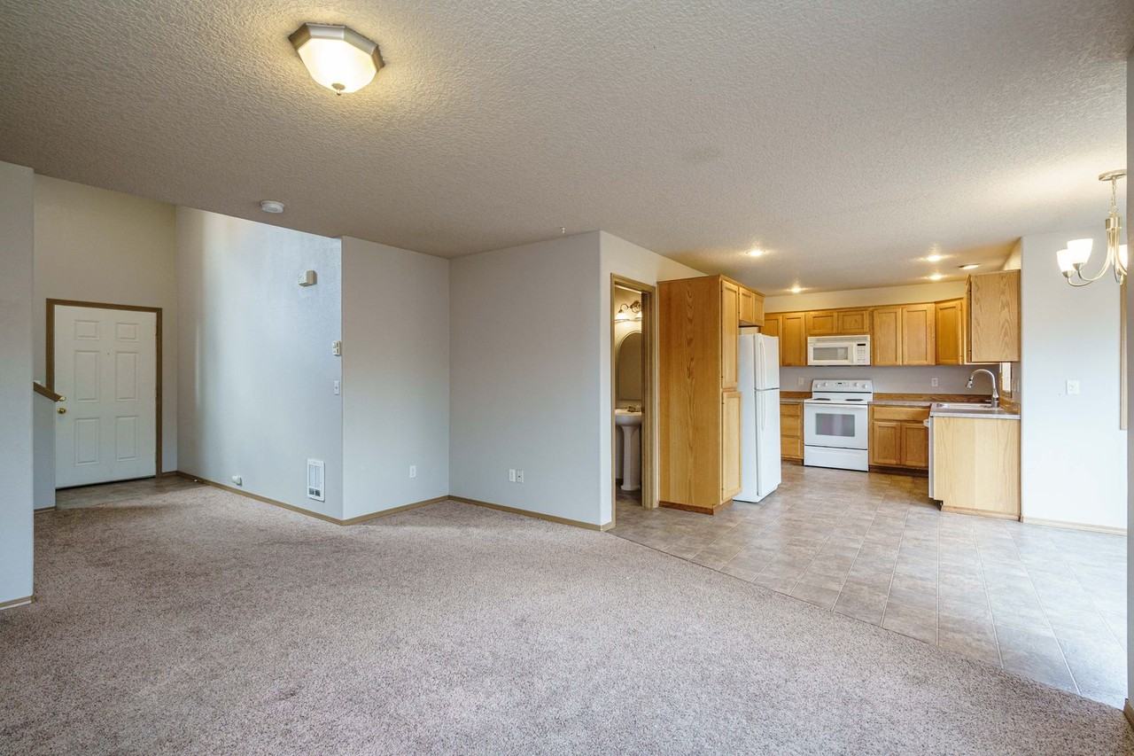 2421 Nw 3rd Way - Photo 3 of 34