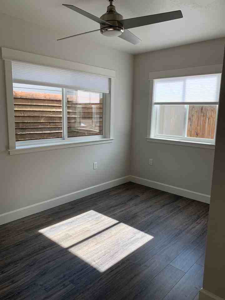 44 Sw Roosevelt Ave #C - Photo 3 of 12