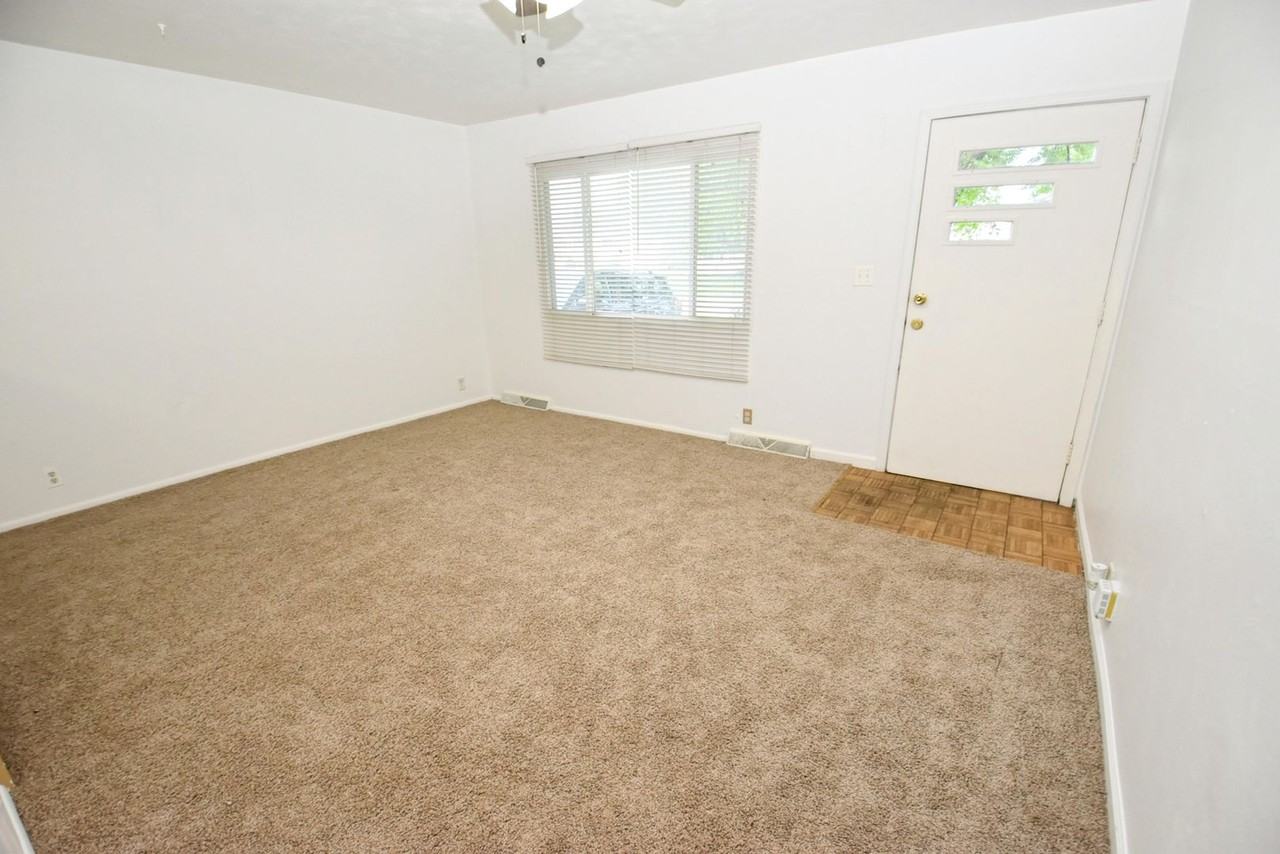 1722 Crestwood Blvd - Photo 2 of 22