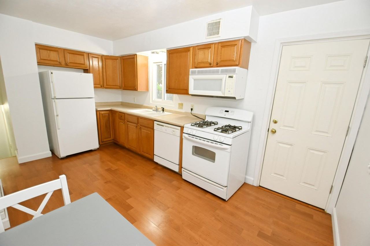 1722 Crestwood Blvd - Photo 4 of 22