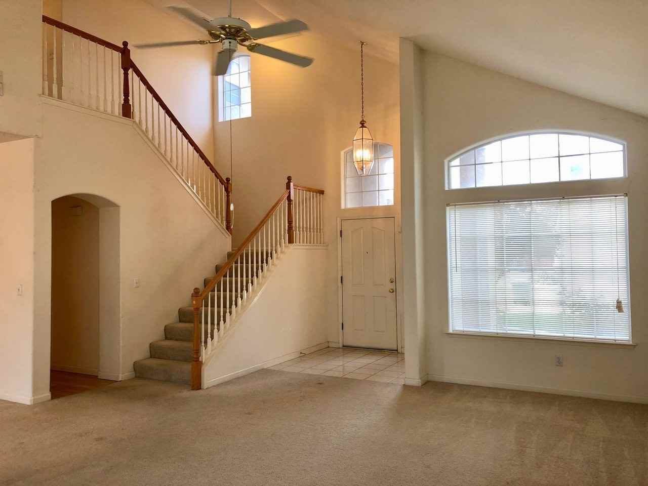 5373 W Roberts Ave - Photo 2 of 19