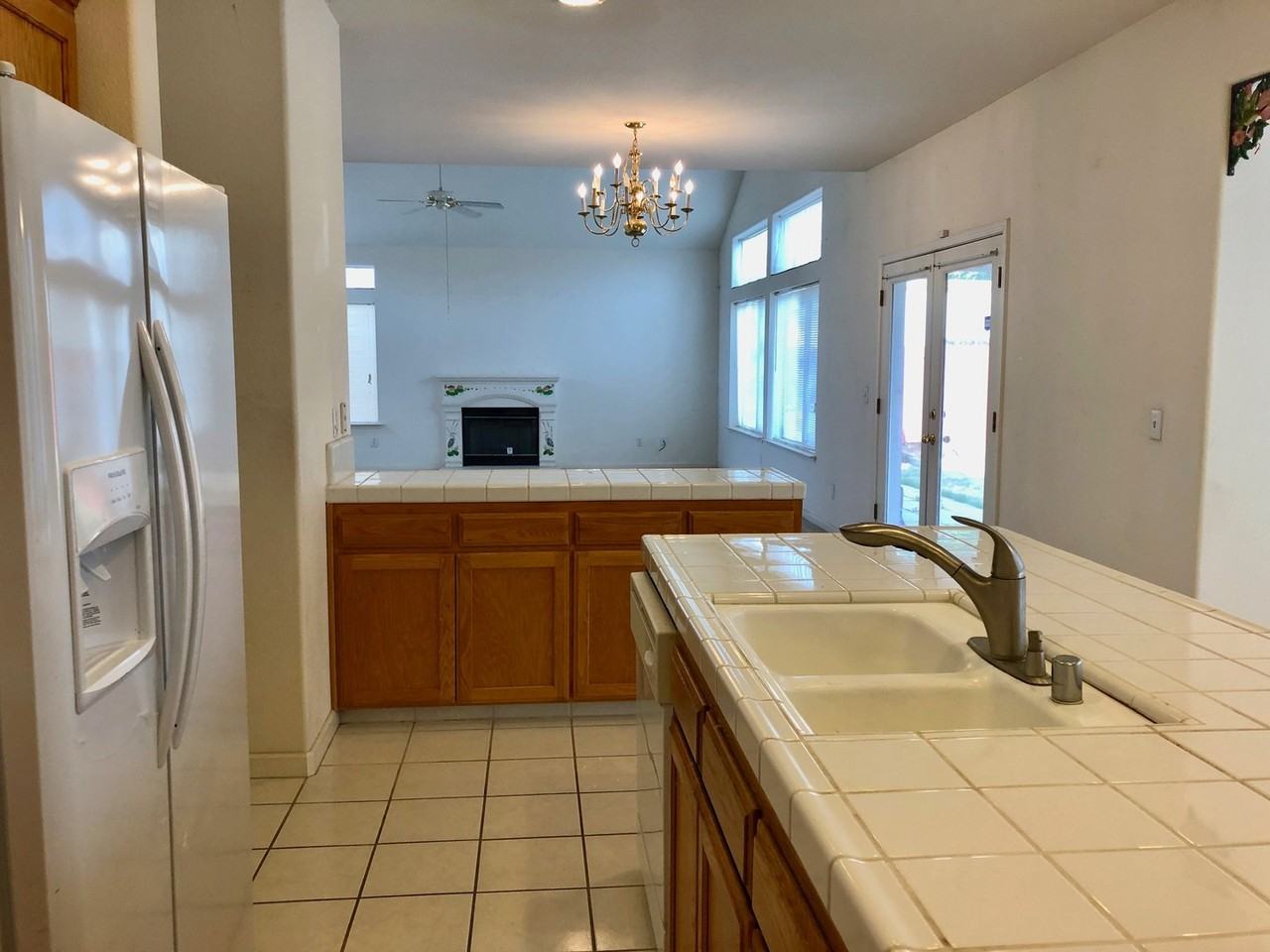 5373 W Roberts Ave - Photo 6 of 19