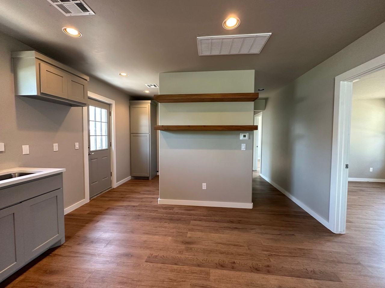 5008 N Asbury Ave - Photo 5 of 17