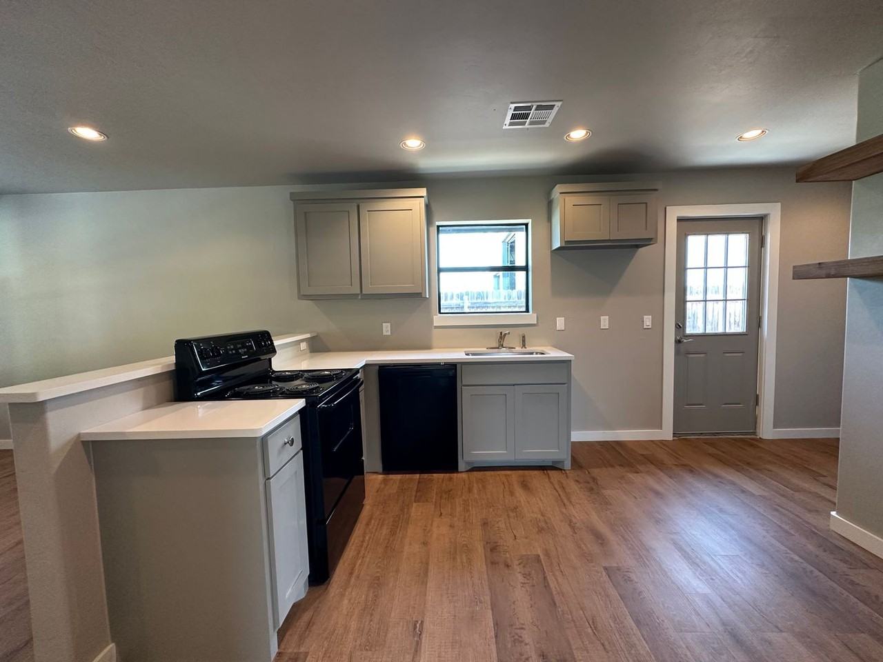 5008 N Asbury Ave - Photo 7 of 17