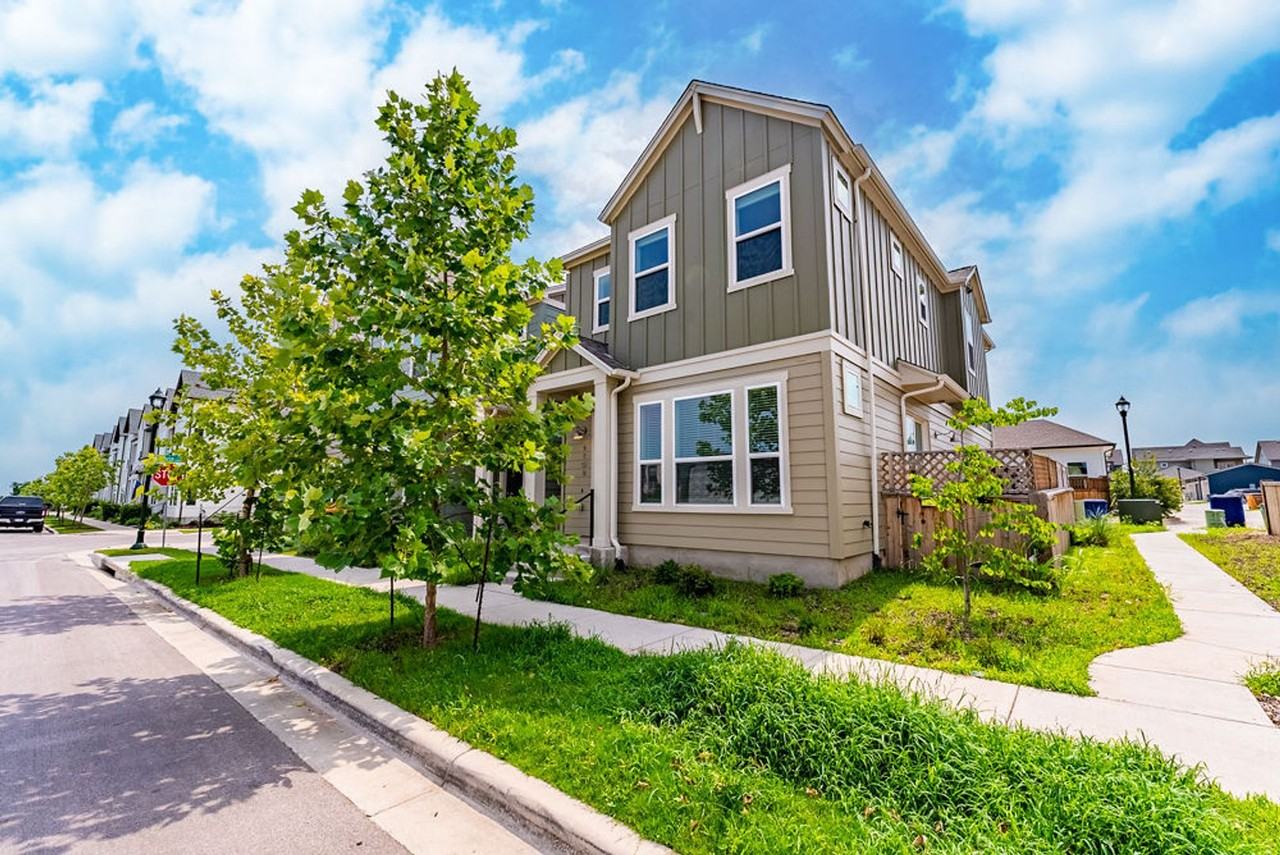4104 Taniguchi St - Photo 2 of 19