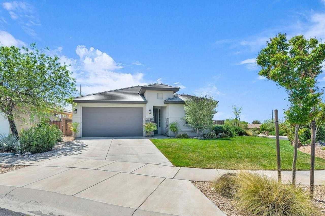 2454 E Angels Point Cir - Photo 2 of 50