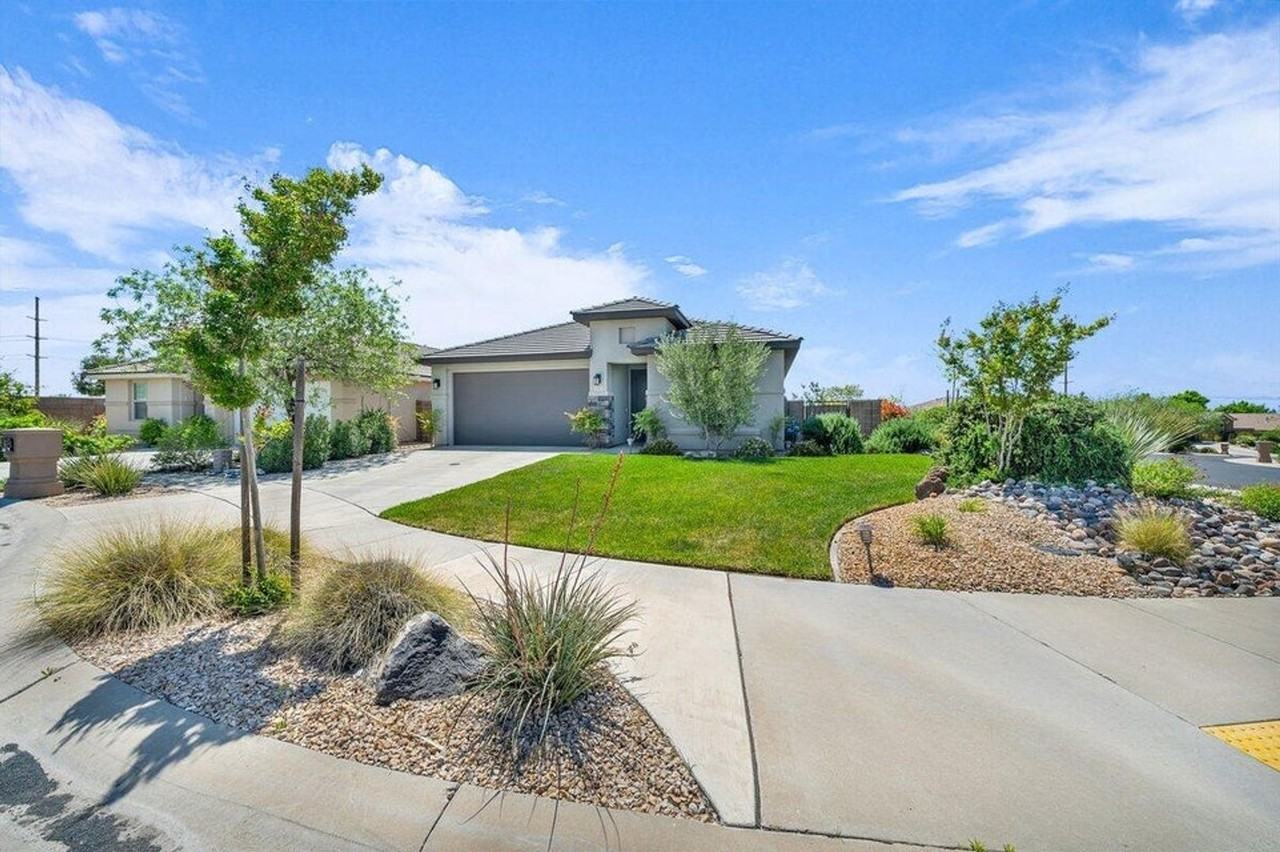 2454 E Angels Point Cir - Photo 3 of 50
