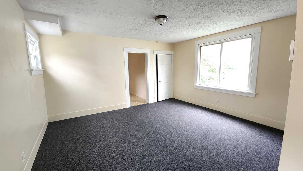 125 Elm Ave - Photo 3 of 11