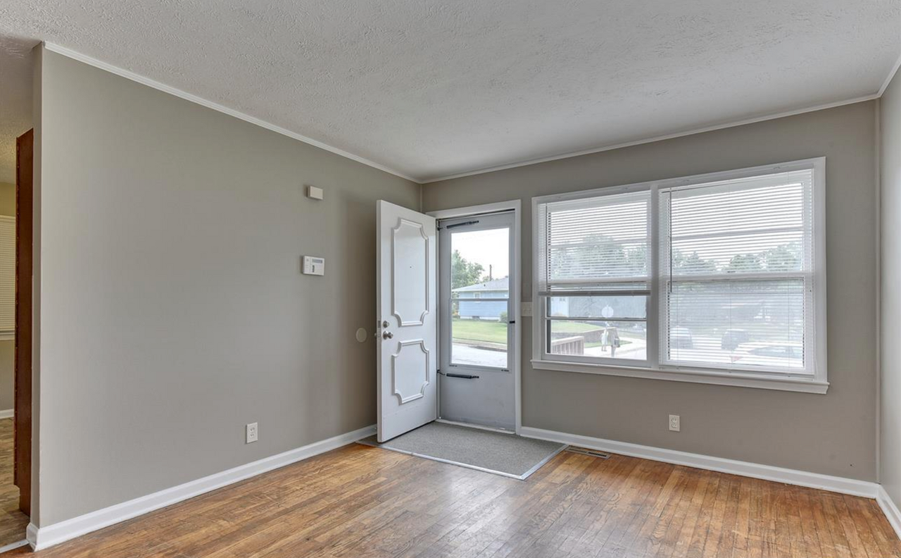 4706 Kansas Ave - Photo 3 of 19