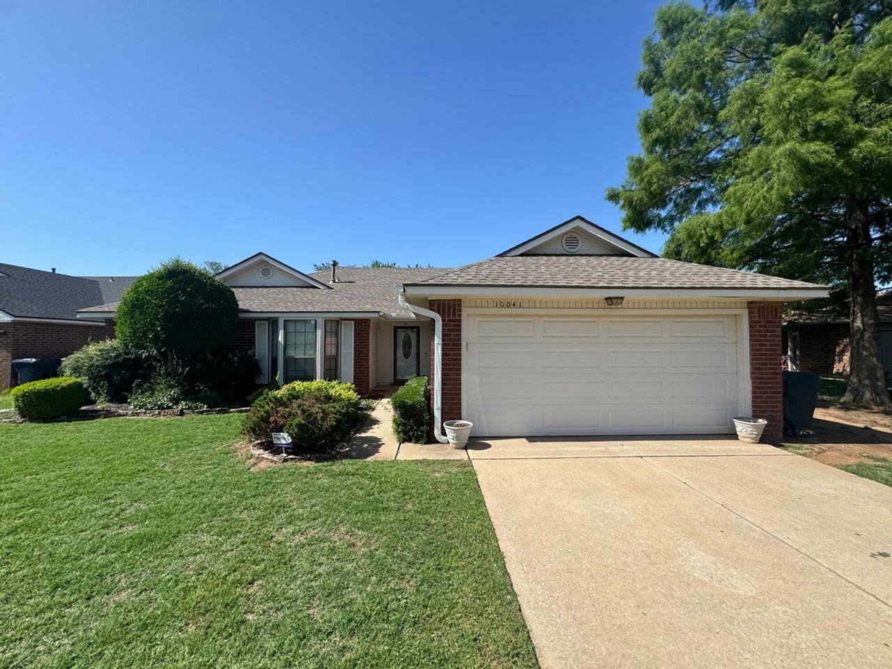 10041 Aberdeen Ln - Photo 2 of 27