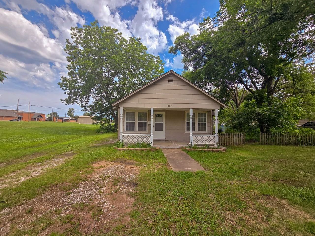 209 E Main St - Photo 2 of 39