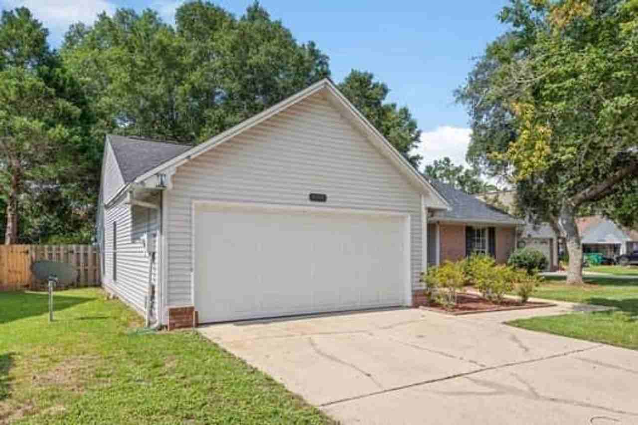 4498 Parkwood Ln W - Photo 3 of 29