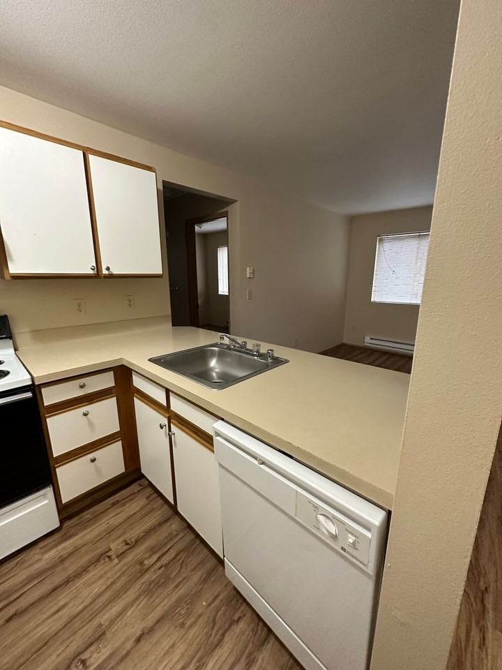 Montlake Villas - Photo 6 of 30