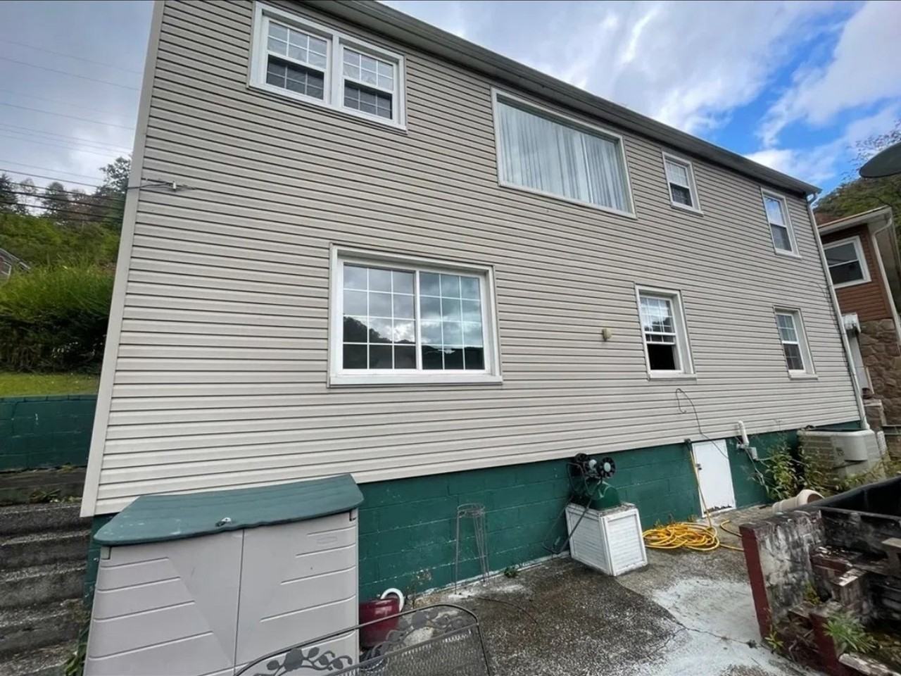 323 Highland Ave - Photo 2 of 4