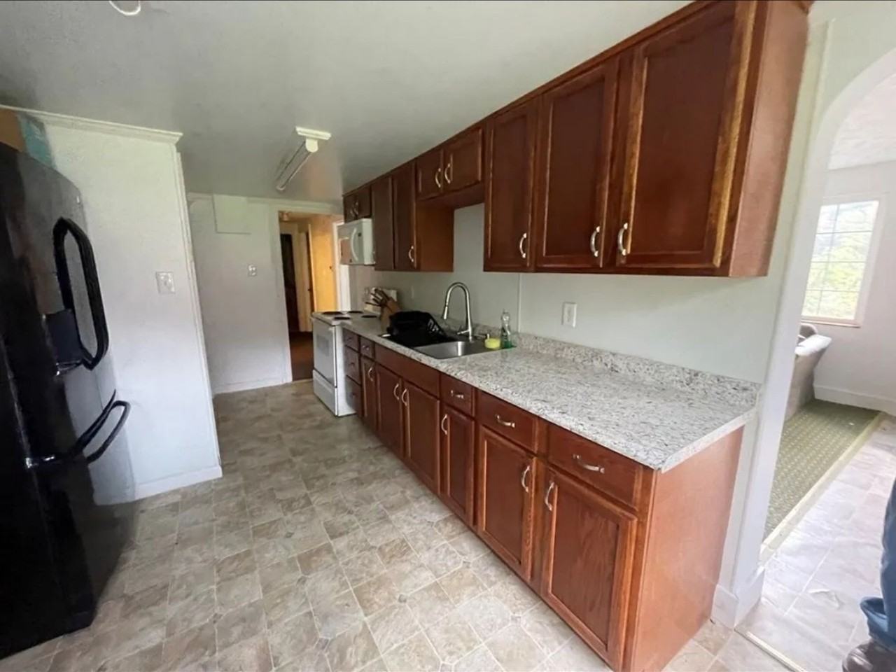 323 Highland Ave - Photo 3 of 4