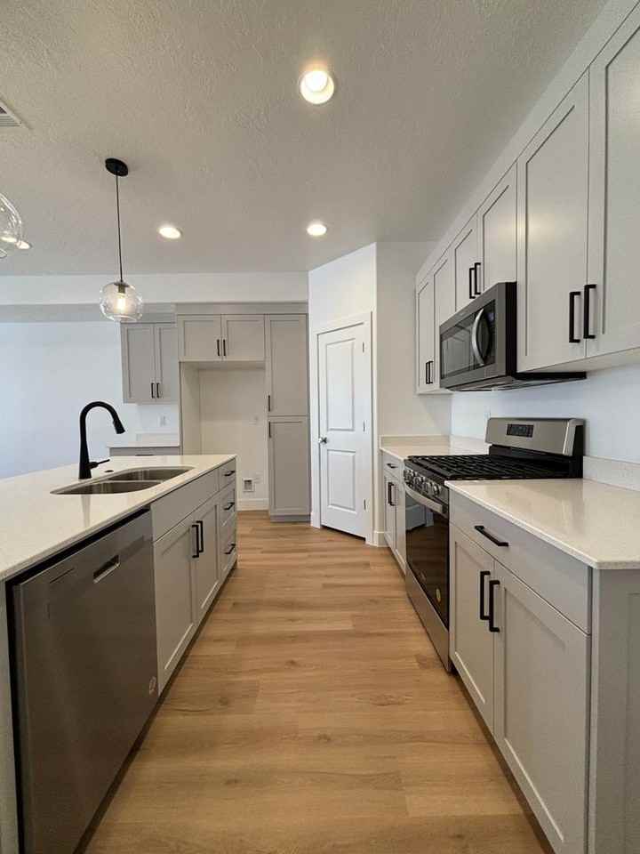 2639 E Wake Forest Ln - Photo 3 of 24