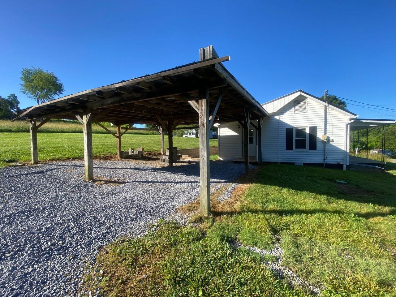 715 Chuckey Pike - Photo 3 of 16