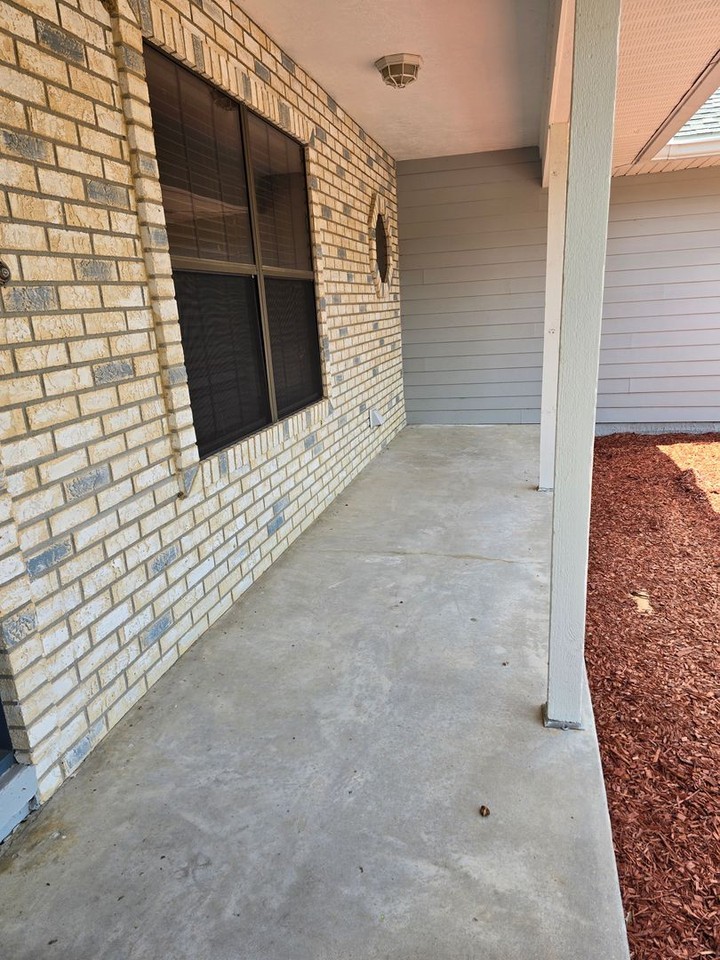 1440 S Hillock Ter - Photo 2 of 20