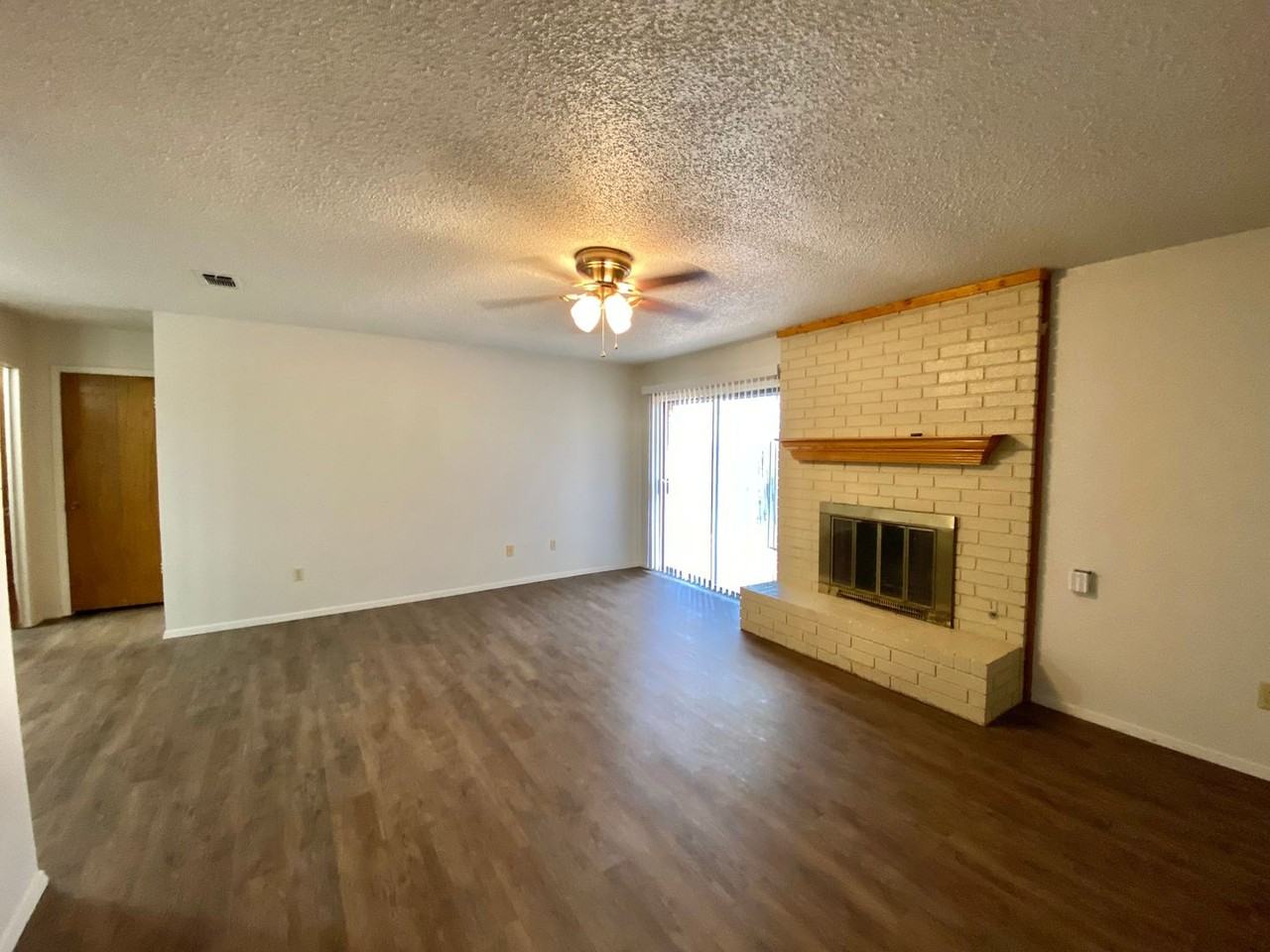 CJ 7804 Avenue U - Photo 2 of 12