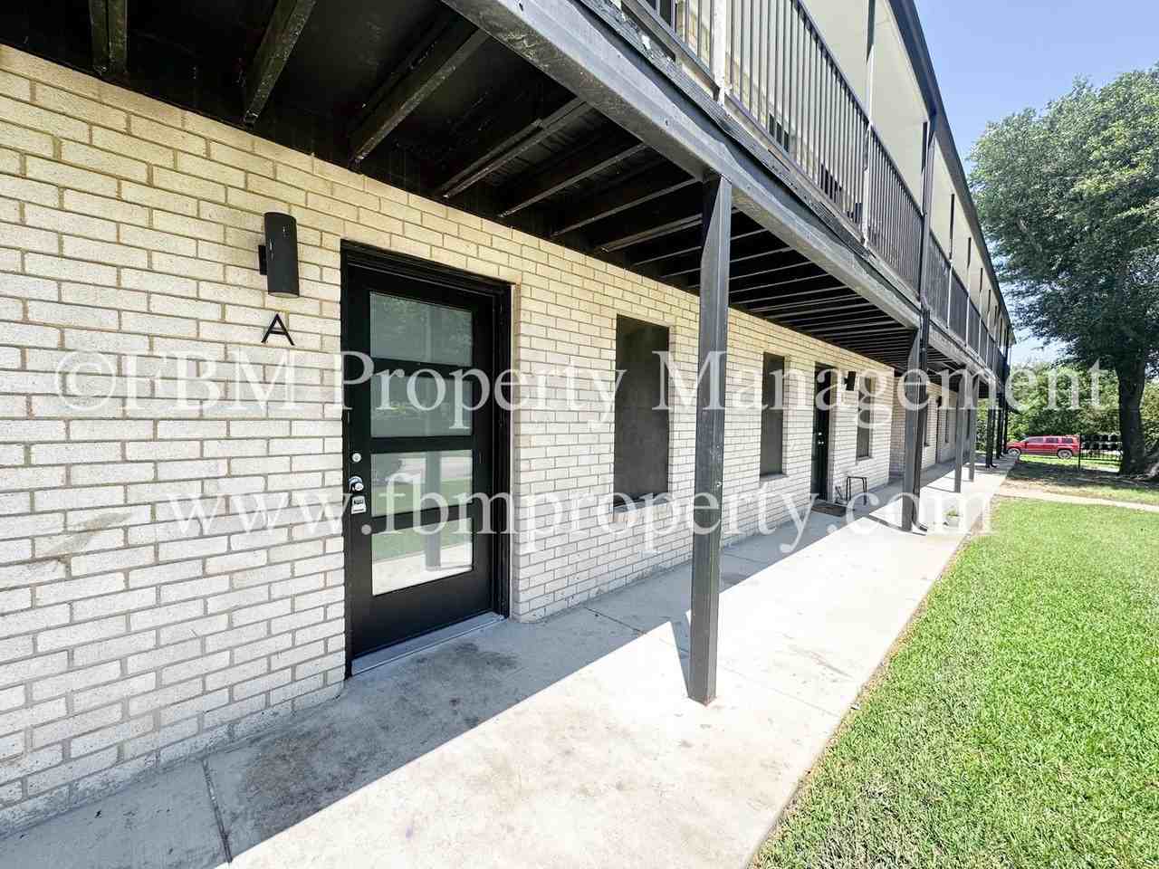 1401 N Clay St #A - Photo 2 of 12