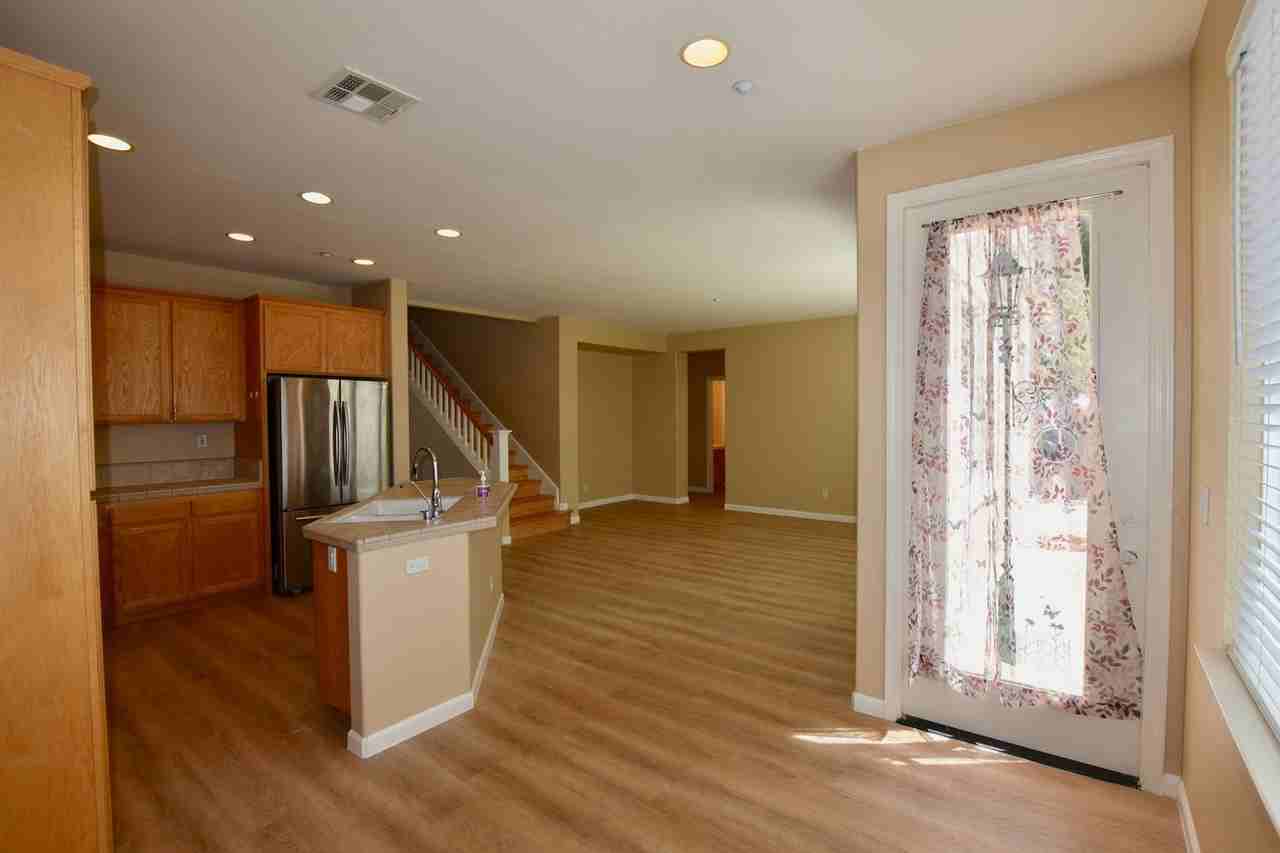 510 Lilac Ct - Photo 3 of 27