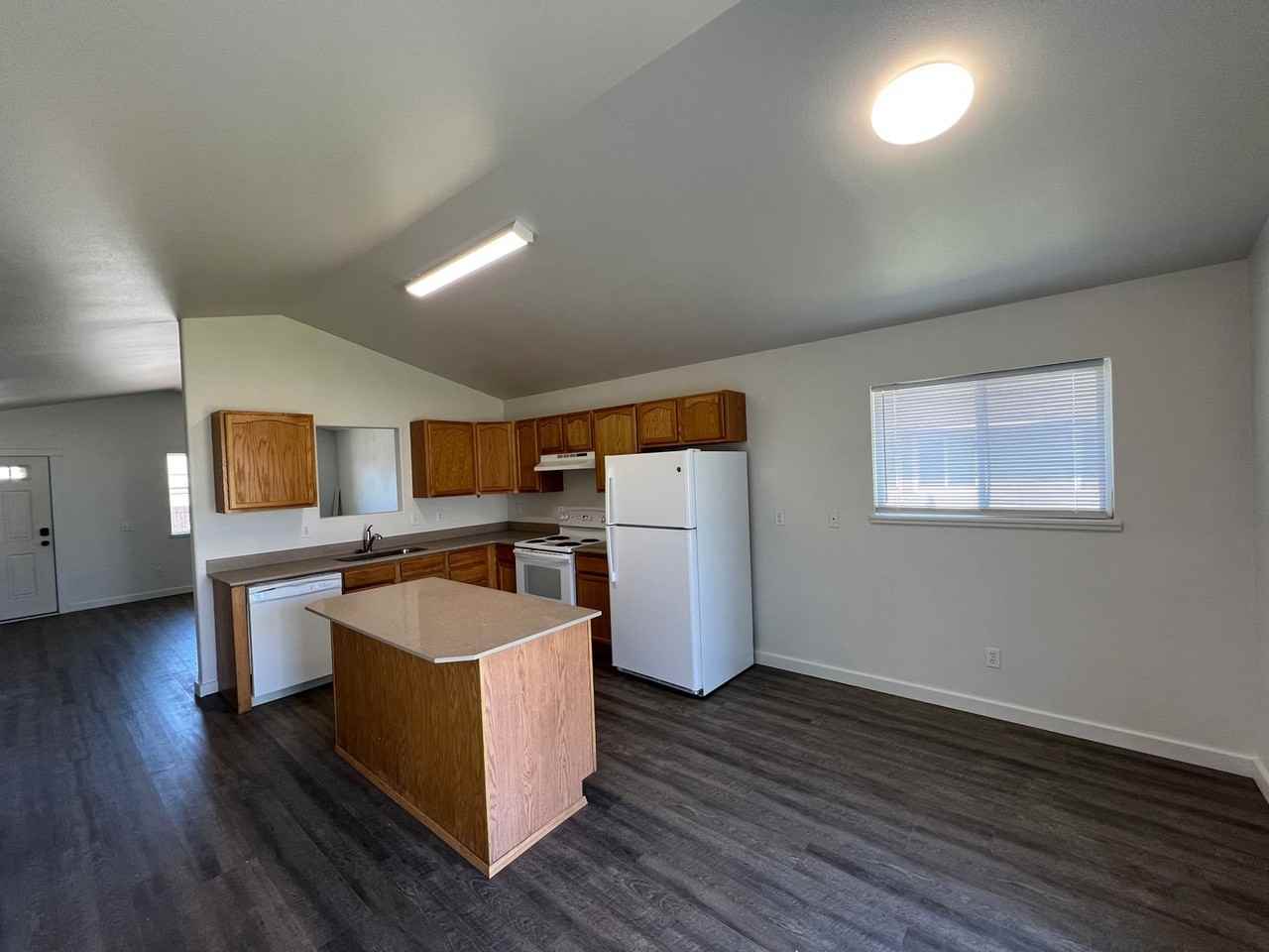 2600 N Ellington St - Photo 2 of 17