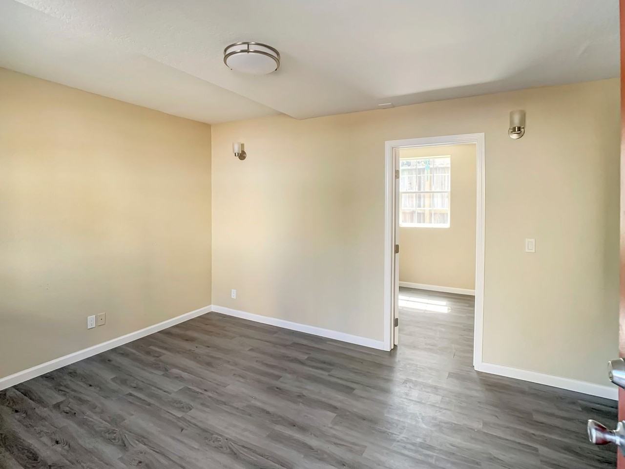 826 20th St - Photo 3 of 13