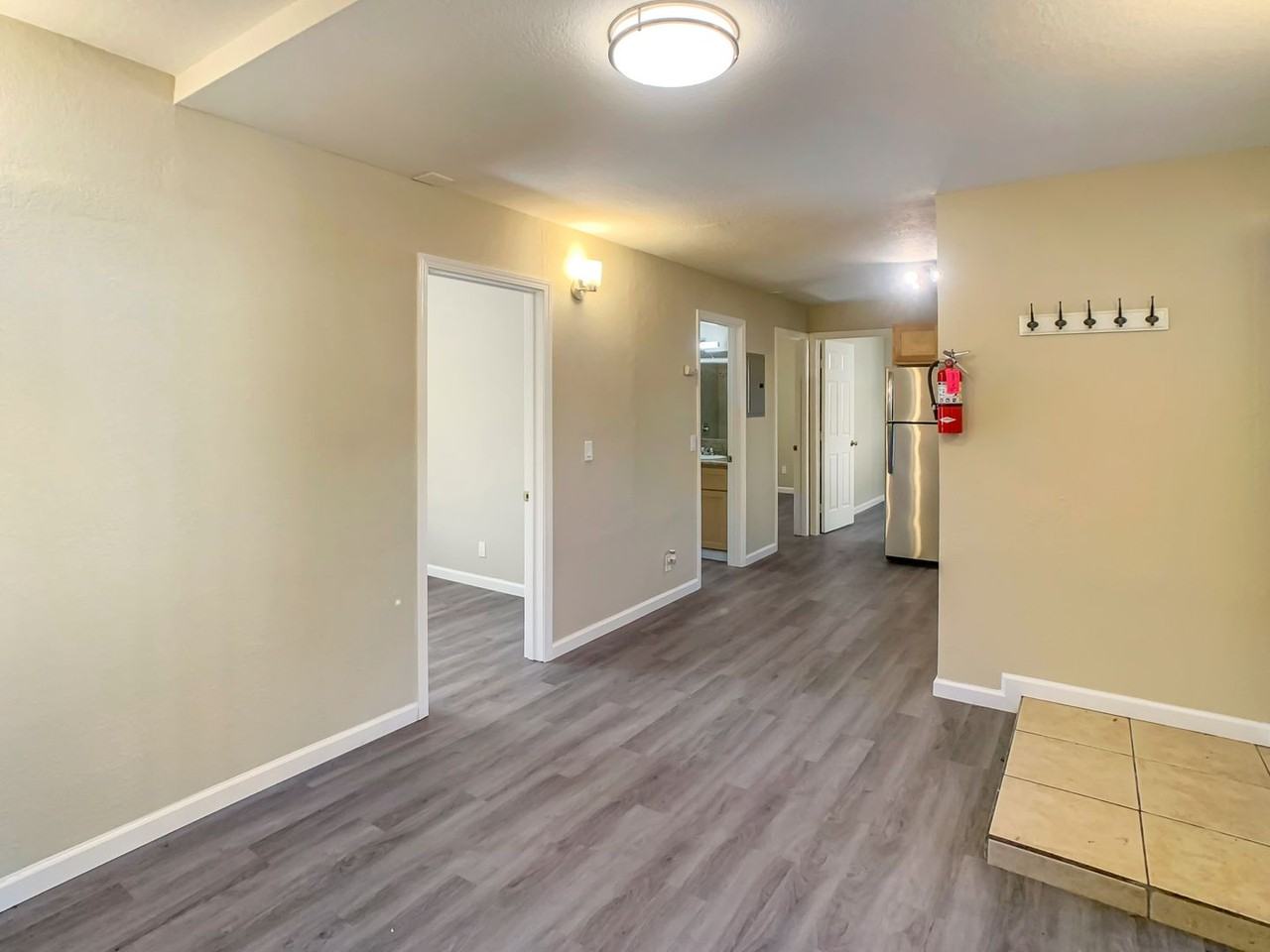 826 20th St - Photo 4 of 13