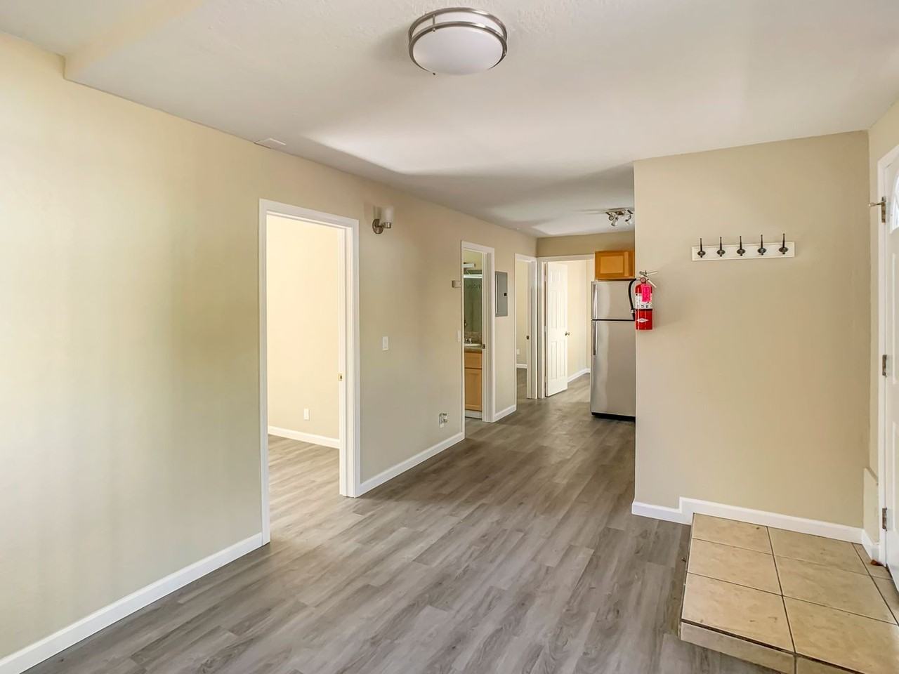 826 20th St - Photo 6 of 13