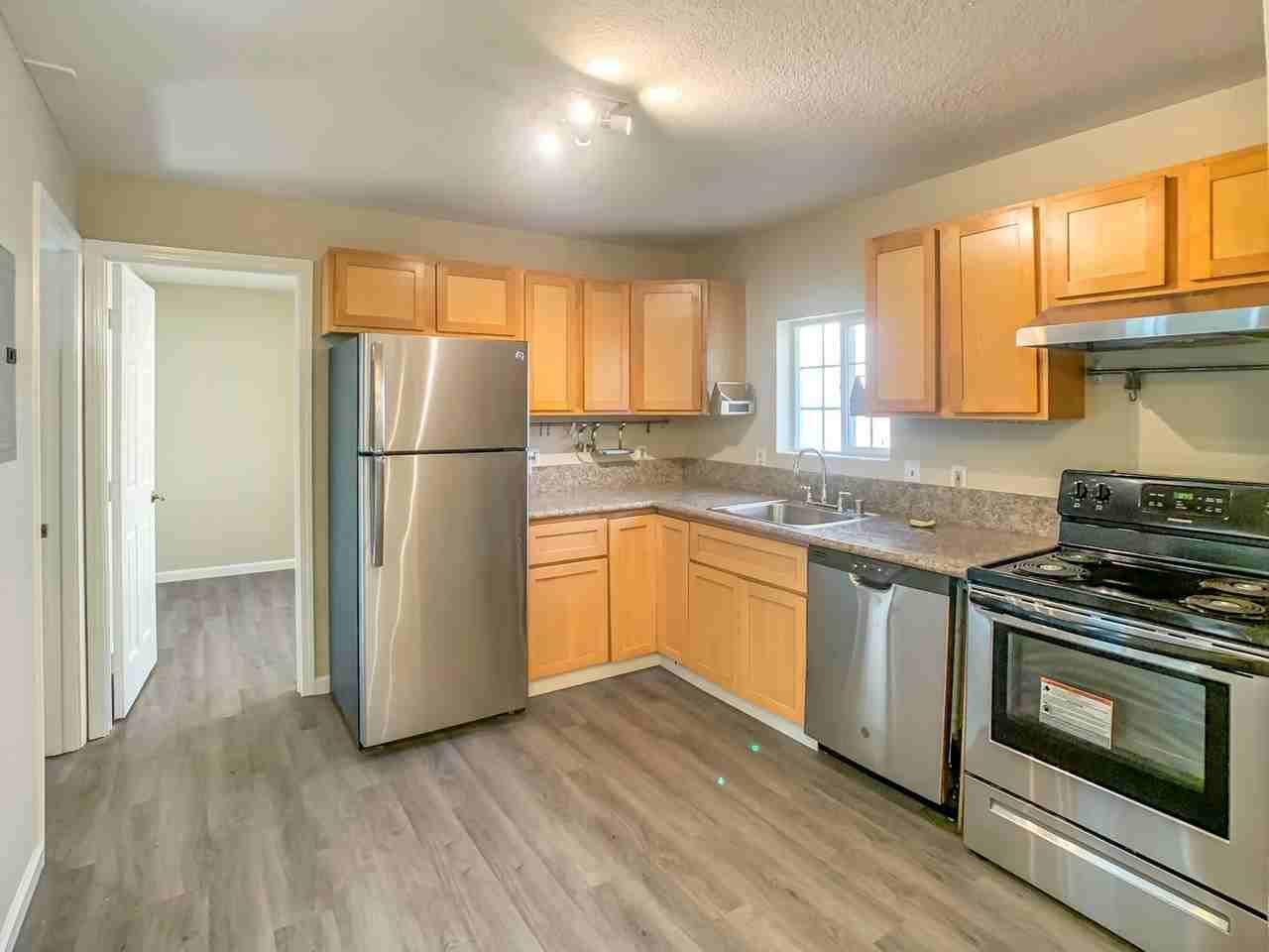 826 20th St - Photo 7 of 13