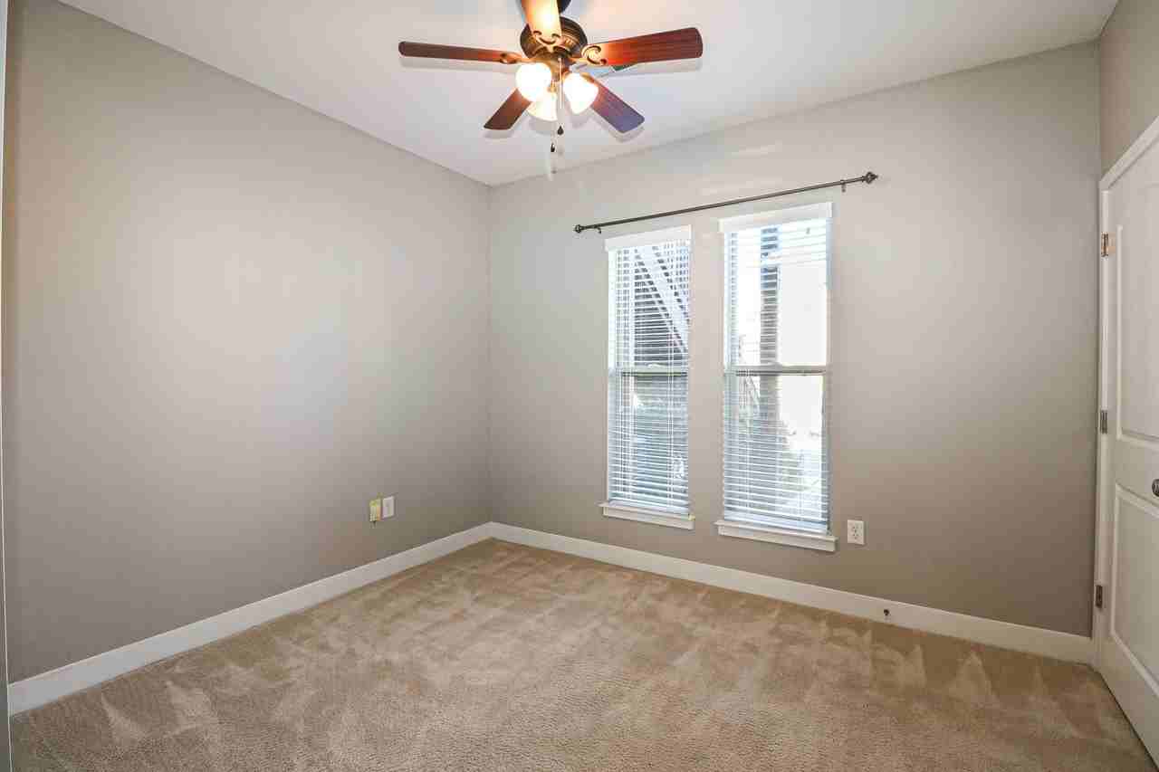 1023 Skyline View Way - Photo 6 of 24