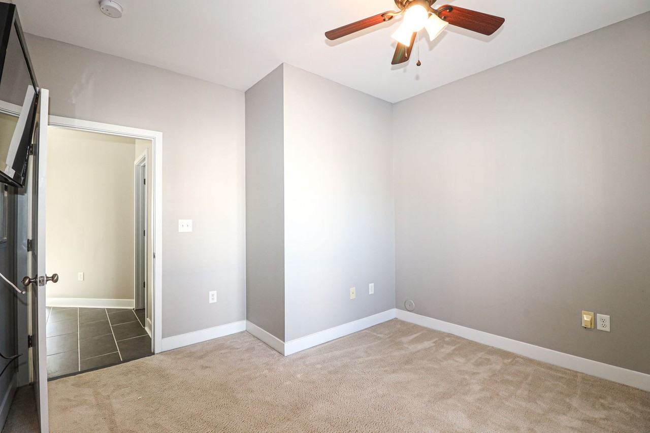 1023 Skyline View Way - Photo 7 of 24