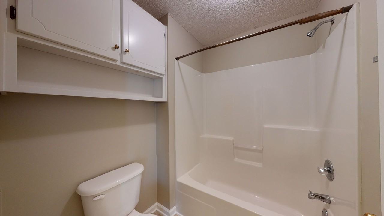 130 Woodmere Dr - Photo 5 of 33