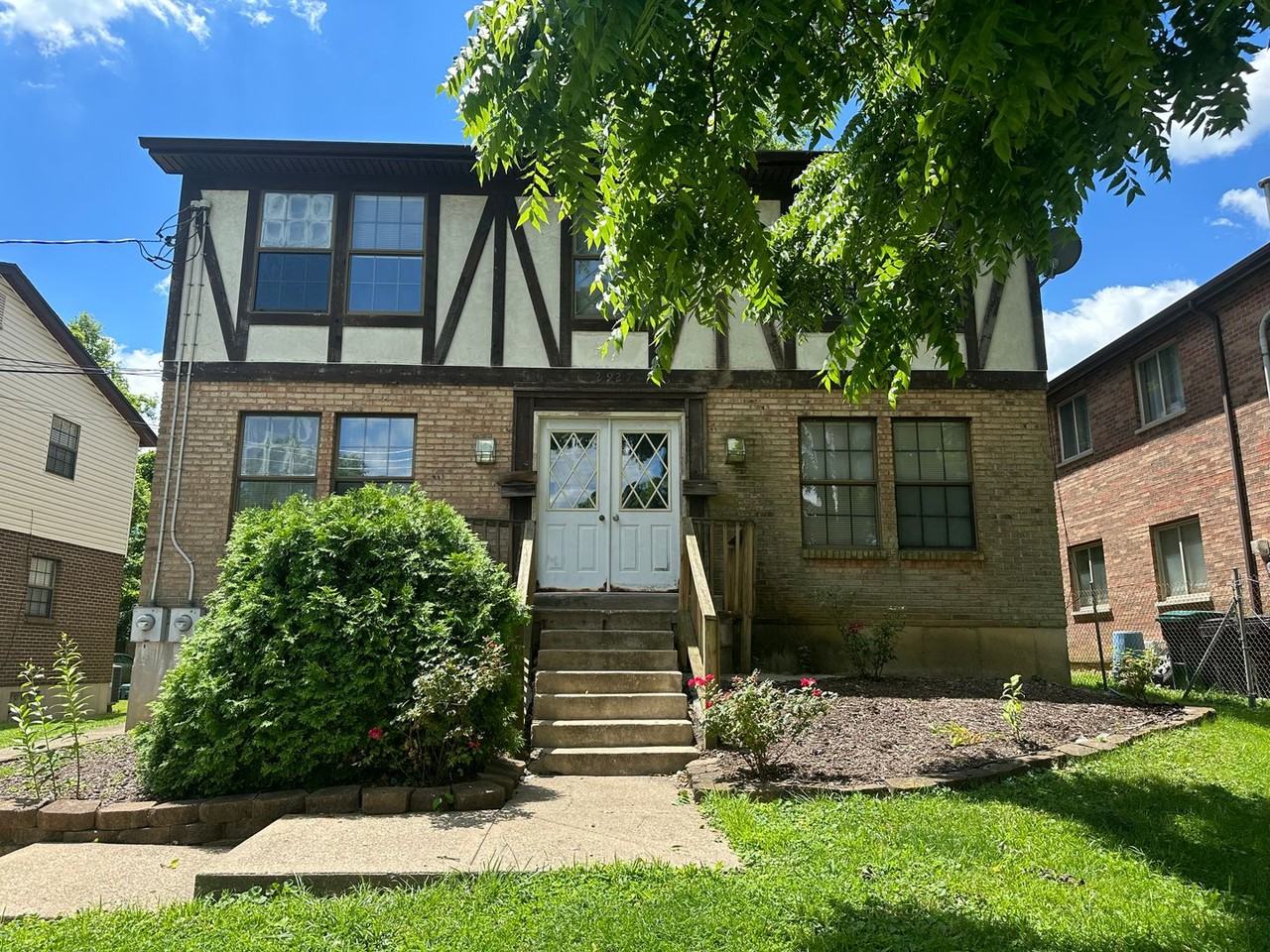 2927 Wardall Ave - Photo 2 of 21