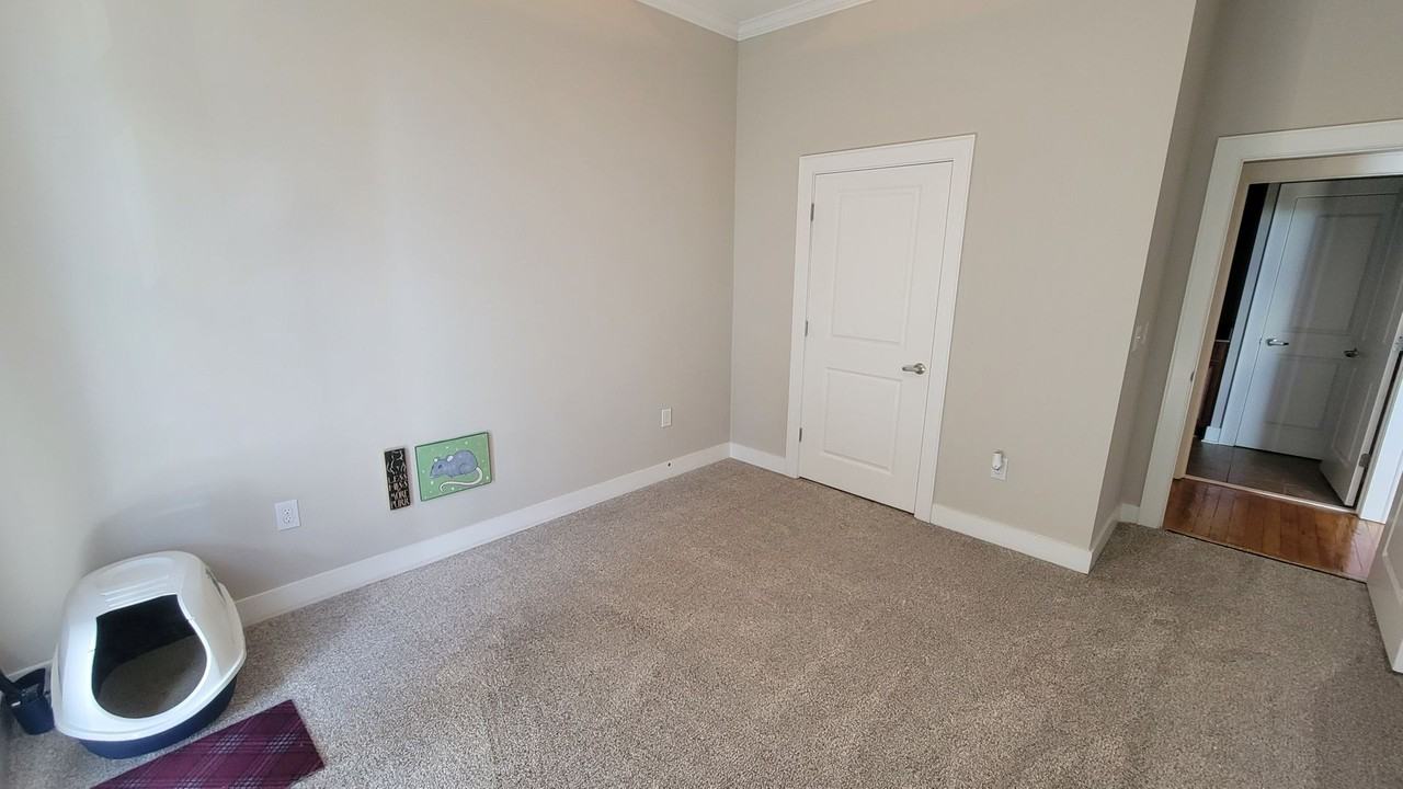 112 W Broad St - Photo 4 of 14