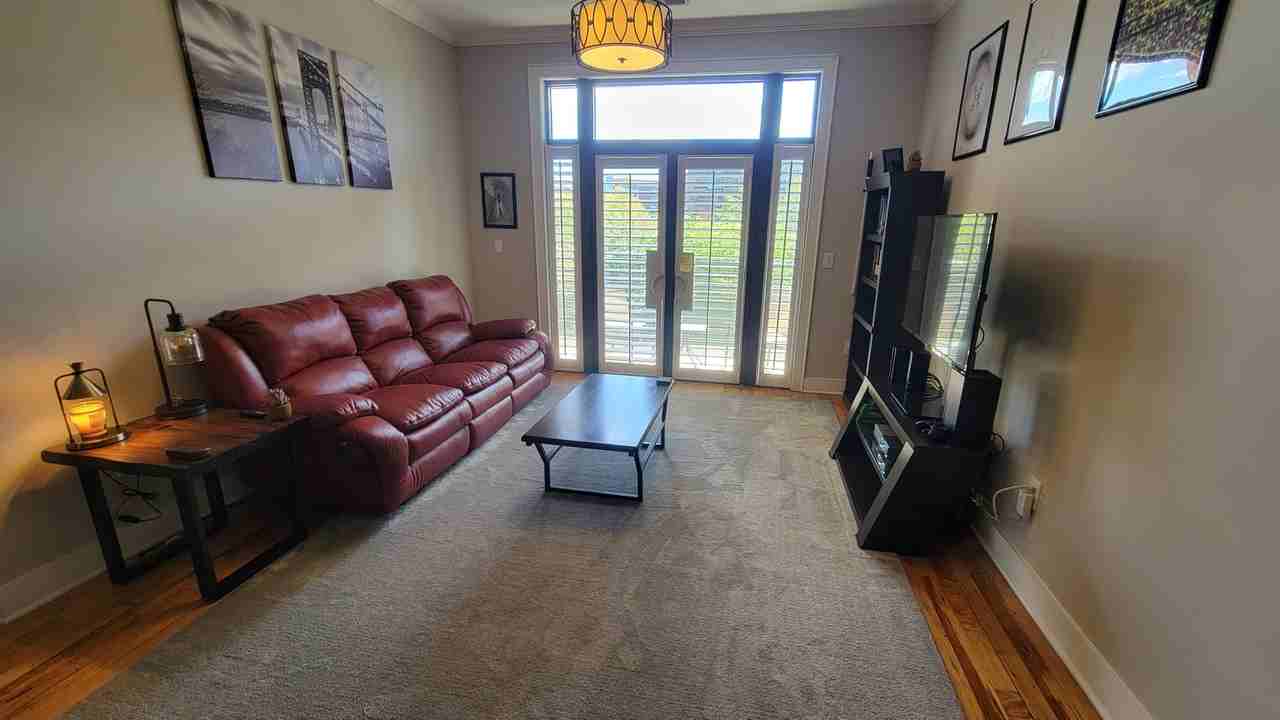 112 W Broad St - Photo 7 of 14