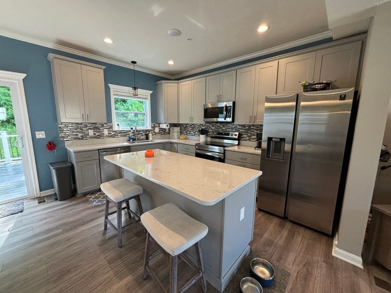 2400 Canterbury Dr - Photo 3 of 23